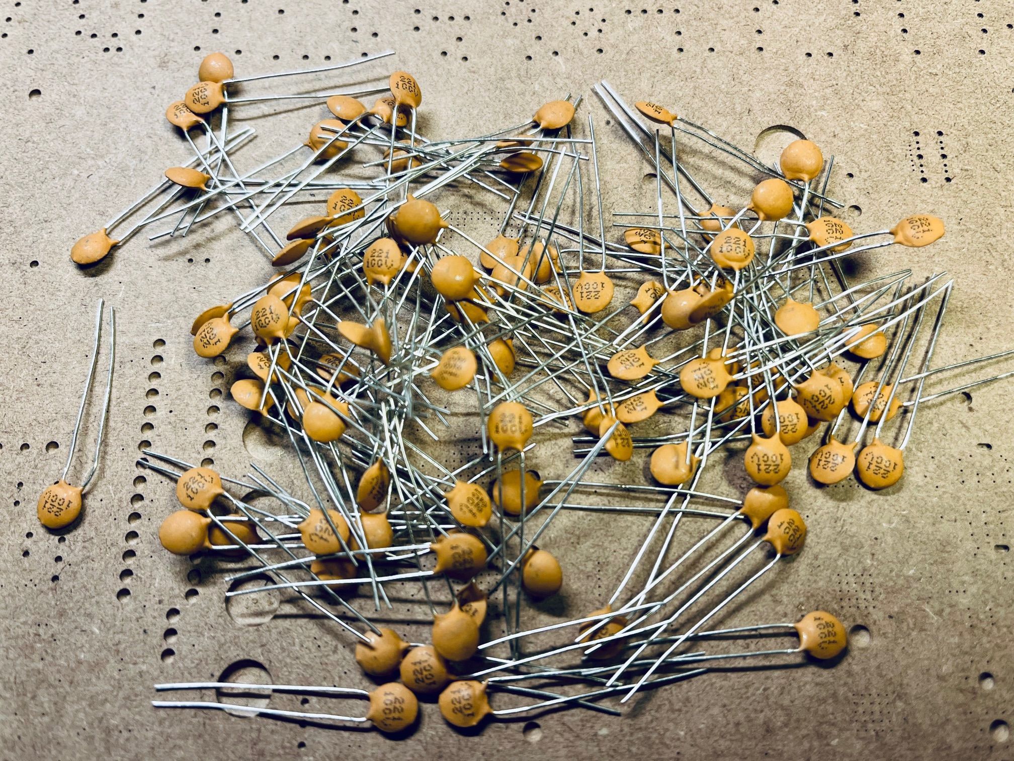 Ceramic Capacitors Through-Hole